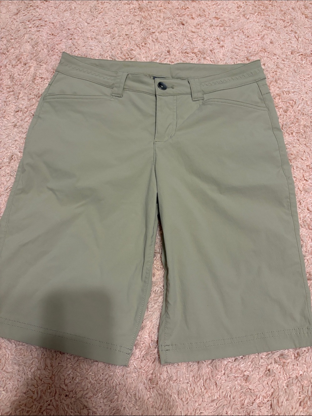 Eddie Bauer Travex Horizon Bermuda Shorts In Light Khaki Size 4 EUC!